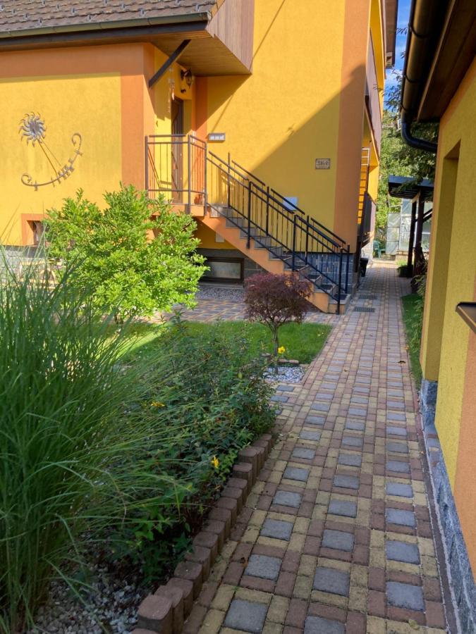 Apartman Cimca Cheb Bagian luar foto